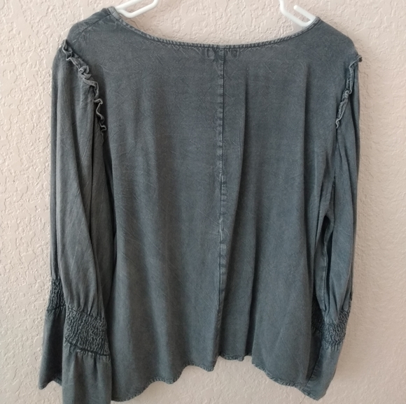 Style Envy Gray Ruffled Top - Picture 2 of 5